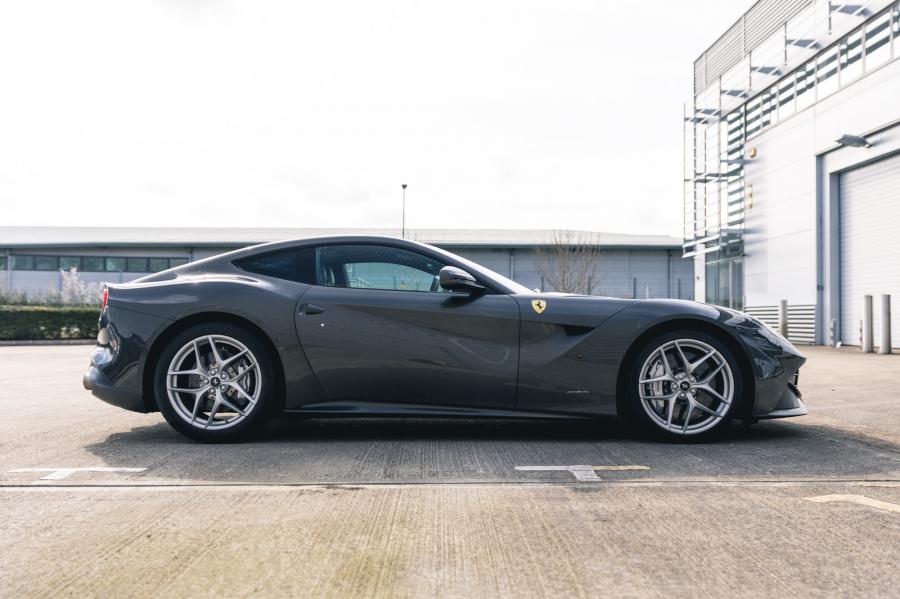  Ferrari F12berlinetta 2014 года  (UK) (фото 207 из 276)